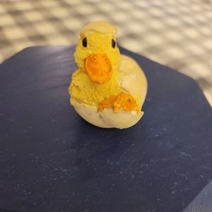 HTF Vintage UDC United Design Stone Critter Duckling Hatching Figurine Egg 106